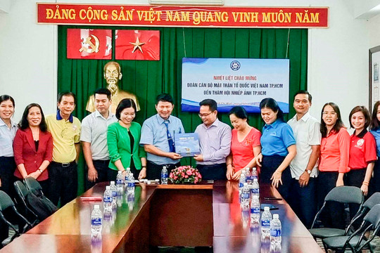 Ủy ban Mặt trận Tổ quốc TP.HCM và các quận, huyện tham quan triển lãm ảnh về Trường Sa – Nhà Giàn của NSNA Đoàn Hoài Trung