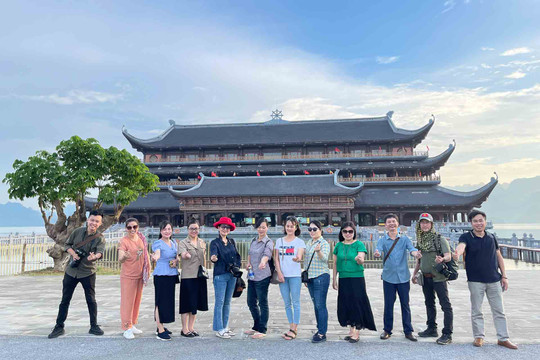 Đoàn Cơ quan Văn phòng Hội Nghệ sĩ Nhiếp ảnh Việt Nam đi thực tế sáng tác tại tỉnh Hà Nam