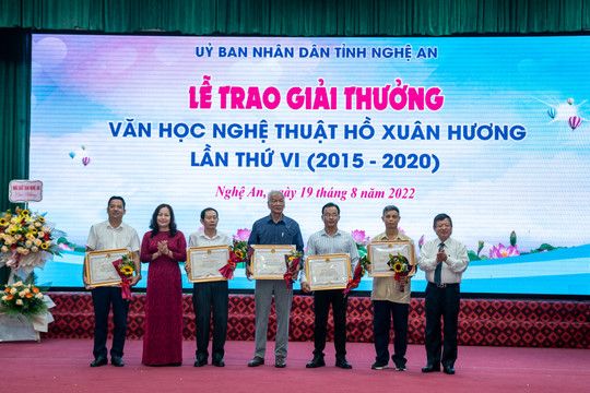 Nghệ An tổ chức Lễ trao giải thưởng Văn học Nghệ thuật Hồ Xuân Hương lần thứ VI