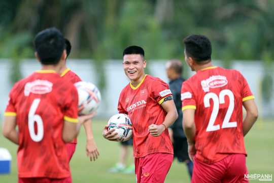 Chùm ảnh: Các tuyển thủ Việt Nam cười hết nấc với bài tập của HLV Park Hang-seo