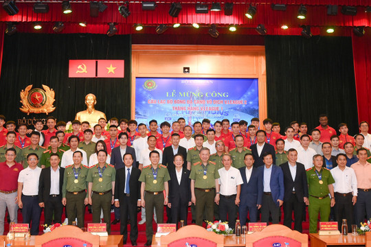 CLB Công An Nhân Dân tổ chức lễ mừng công thăng hạng V-League 2023