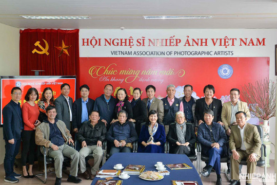 Gặp mặt, chúc tết cán bộ hưu trí Cơ quan Văn phòng Hội Nghệ sĩ Nhiếp ảnh Việt Nam qua các thời kỳ