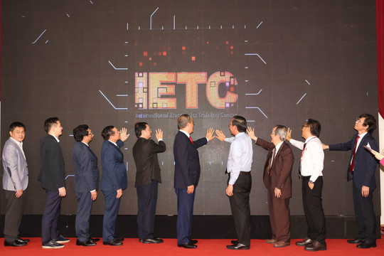 Ra mắt, đưa vào vận hành mô hình Trung tâm Đào tạo Điện tử Quốc tế (IETC) đầu tiên tại Việt Nam