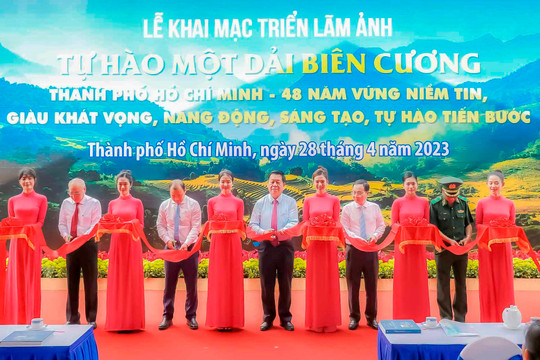 TP.HCM long trọng tổ chức triển lãm "Tự hào một dải biên cương - Thành phố Hồ Chí Minh - 48 năm vững niềm tin, giàu khát vọng, năng động, sáng tạo, tự hào tiến bước"