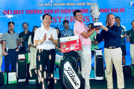 240 Doanh nhân Nghệ Tĩnh tham gia giải Golf chào mừng kỷ niệm ngày sinh Chủ tịch Hồ Chí Minh