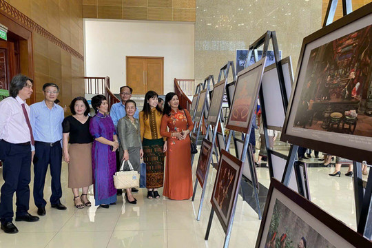 Lần đầu tiên triển lãm ảnh về các Di sản Thế giới của Việt Nam và Lào tại Lào