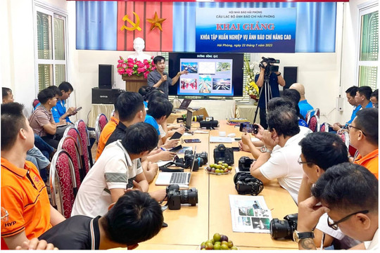 Hải Phòng- Hơn 40 học viên tham gia khoá tập huấn nghiệp vụ ảnh báo chí nâng cao