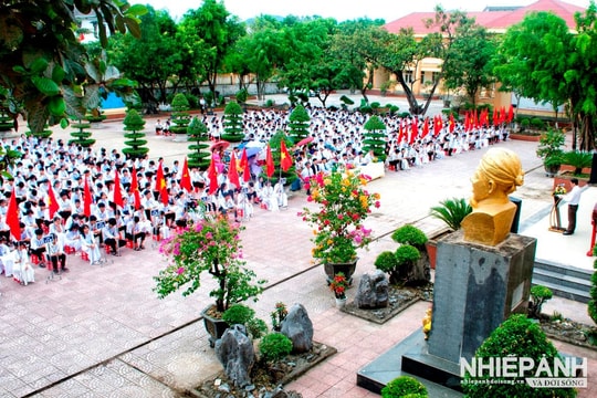 [Ảnh] Quảng Bình tưng bừng khai giảng năm học mới 