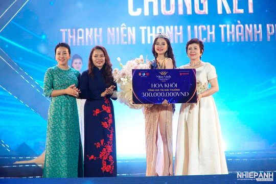 Phạm Thị Thuỳ Trang đăng quang Miss Vinh 2023