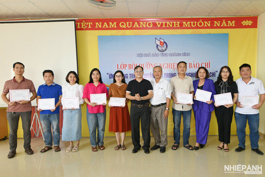 Hội Nhà báo tỉnh Quảng Bình tổ chức tập huấn ứng dụng công nghệ AI 
