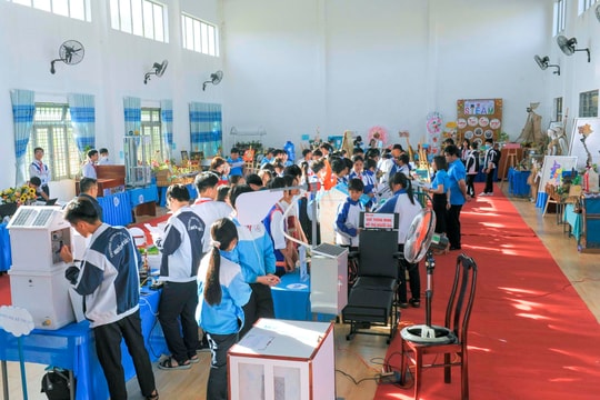 Ngành Giáo dục và Đào tạo Kon Tum tổ chức Cuộc thi Khoa học kỹ thuật gắn với các hoạt động STEM 