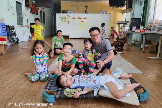 Quỹ VTEKTVN tặng 60 triệu đồng cho các trẻ em khuyết tật, mồ côi, cha mẹ bỏ rơi tại Mái ấm Thiên Phước