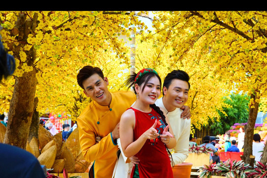 Lễ hội Tết Việt Giáp Thìn 2024 thu hút sự quan tâm của người dân TP. HCM