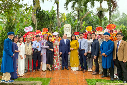 Kỷ niệm 71 năm ngày Truyền thống Nhiếp ảnh Việt Nam và tưởng niệm 155 năm danh nhân Đặng Huy Trứ đưa nghề ảnh về Việt Nam