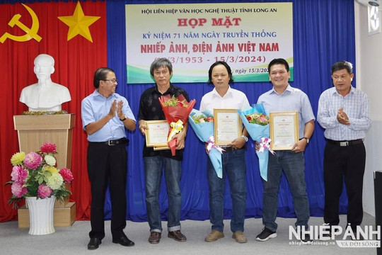 Họp mặt 71 năm Ngày truyền thống Nhiếp ảnh và Điện ảnh Việt Nam tại Long An