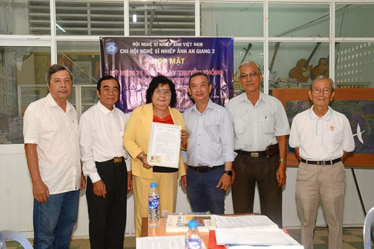 Chi hội An Giang 2 tổ chức họp mặt kỷ niệm 71 năm Ngày Truyền thống Nhiếp ảnh Việt Nam