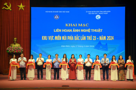 Trao giải và Khai mạc triển lãm Liên hoan Ảnh nghệ thuật khu vực Miền núi phía Bắc 2024 tại Điện Biên