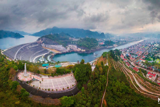 Hệ thống bậc thang thủy điện Sông Đà - Đột phá công nghệ năng lượng xanh