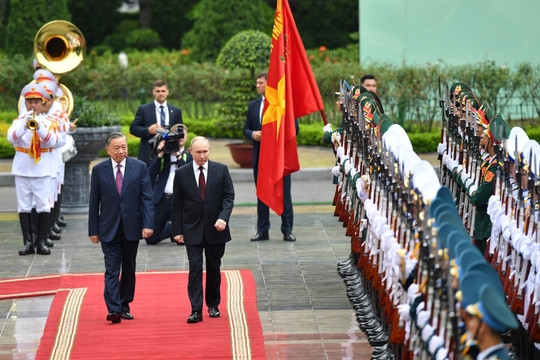Hình ảnh Lễ đón chính thức Tổng thống Nga Vladimir Putin thăm cấp nhà nước tới Việt Nam
