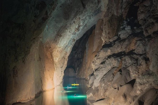 Vẻ đẹp "hút hồn" của hang Sơn Đòong qua ống kính của nhiếp ảnh gia người Nga