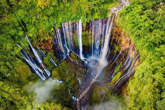 Choáng ngợp trước vẻ đẹp kỳ vĩ của thác nước nổi tiếng ở Indonesia