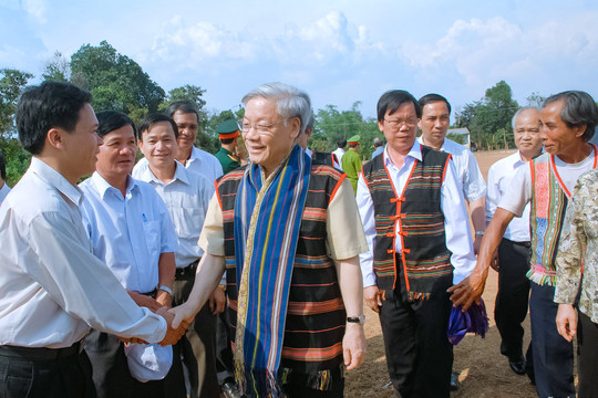 Những hình ảnh gần gũi của Tổng Bí Thư Nguyễn Phú Trọng với nhân dân tỉnh Kon Tum