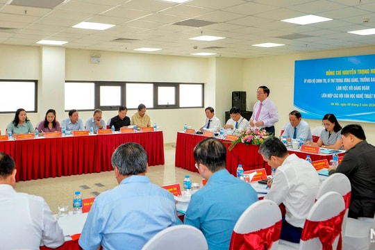 Đồng chí Nguyễn Trọng Nghĩa làm việc với Liên hiệp các Hội Văn học Nghệ thuật Việt Nam