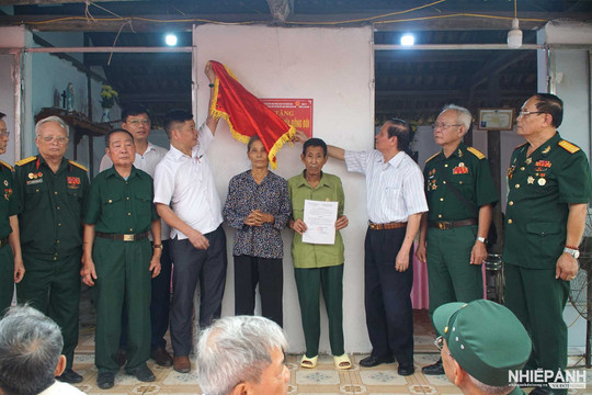 Trao tặng và khánh thành “Nhà nghĩa tình đồng đội”