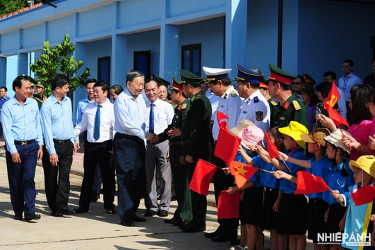 Tổng Bí thư, Chủ tịch nước Tô Lâm thăm và làm việc tại huyện đảo Cồn Cỏ, tỉnh Quảng Trị