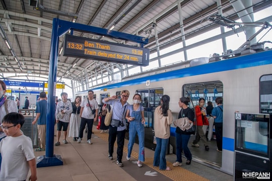 Tuyến Metro Số 1: Những hình ảnh đầu tiên của ngày khởi đầu mới