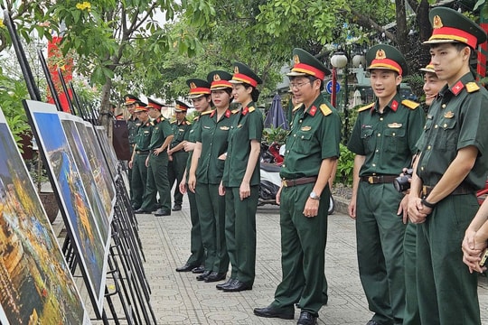 TP. Thủ Đức khai mạc triển lãm ảnh "TP. HCM - 50 năm tự hào bản anh hùng ca"