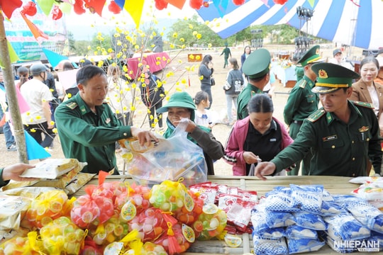 Xuân Biên phòng ấm lòng dân bản trên Cao Nguyên Kon Tum