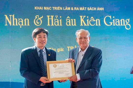 Khai mạc Triển lãm ảnh Nhạn và Hải Âu của NSNA - AHLĐ Trần Lam