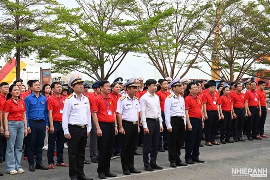 Giao nhiệm vụ cho đoàn công tác số 16 đi thăm Quần đảo Trường Sa