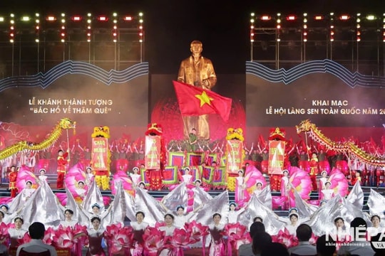 TƯỢNG ĐÀI “BÁC HỒ VỀ THĂM QUÊ” TẠI KIM LIÊN - NAM ĐÀN
DẤU ẤN THIÊNG LIÊNG TỪ LỰC LƯƠNG CÔNG AN NHÂN DÂN
