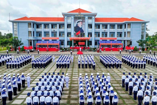 Thượng tướng Trịnh Văn Quyết dự Lễ Tuyên thệ chiến sĩ mới tại Trung tâm Huấn luyện, Vùng 2 Hải quân