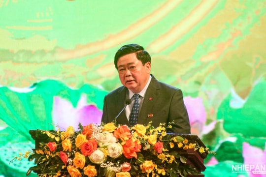 Xét tặng thưởng tác phẩm lý luận, phê bình văn học, nghệ thuật và xét Hỗ trợ nghiên cứu tác phẩm lý luận, phê bình văn học, nghệ thuật. 