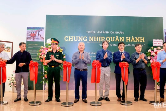NSNA Trần Nhân Quyền Khai mạc triển lãm và ra mắt sách ảnh "Chung nhịp quân hành" - Làng Nủ từ đau thương đến hạnh phúc