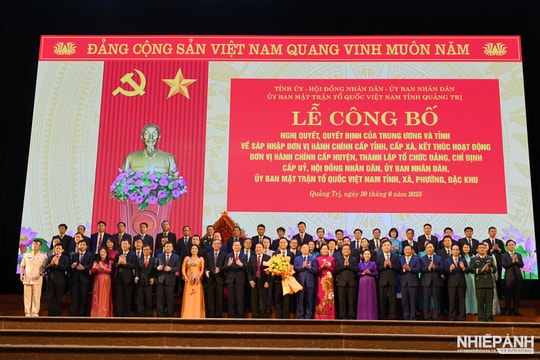 [Ảnh] Lễ công bố sáp nhập hành chính và kiện toàn bộ máy 2 cấp tỉnh Quảng Trị 