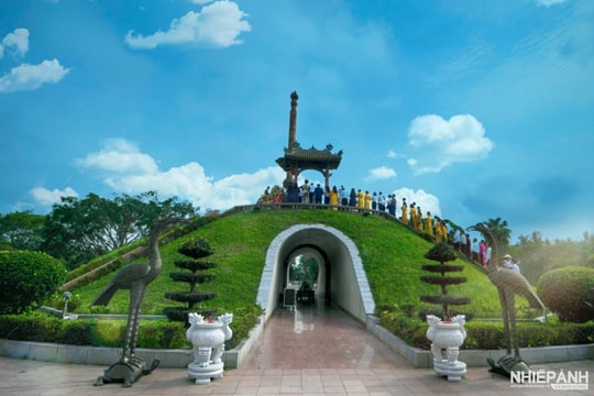 Tri ân các anh hùng liệt sĩ tại Thành cổ Quảng Trị 