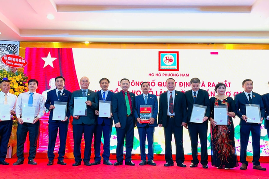 Lễ trao quyết định và ra mắt Hội đồng họ Hồ lâm thời thành phố Cần Thơ mớí