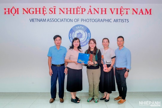 Hội Nghệ sĩ Nhiếp ảnh Việt Nam làm việc với Chủ tịch Liên đoàn Nhiếp ảnh Indonesia