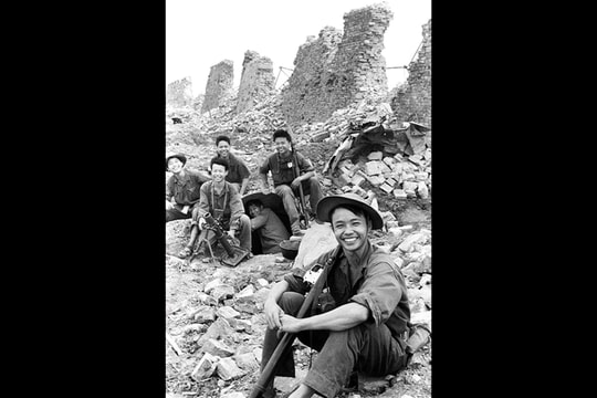 Bức ảnh “Nụ cười Thành cổ” - Khoảnh khắc xúc động trong  trận chiến 81 ngày đêm Thành cổ Quảng Trị 