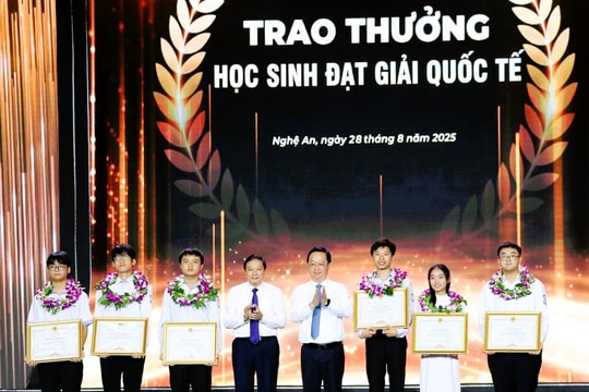 Tỉnh Nghệ An 
Tuyên dương học sinh đạt giải Quốc tế, Quốc gia và học sinh đạt điểm cao tại Kỳ thi tốt nghiệp THPT năm 2025.

