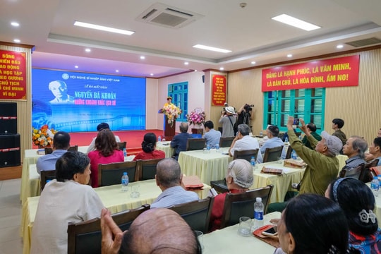 Ra mắt sách ảnh “Nguyễn Bá Khoản - Những khoảnh khắc lịch sử” hé lộ tư liệu quý về Cách mạng Tháng Tám