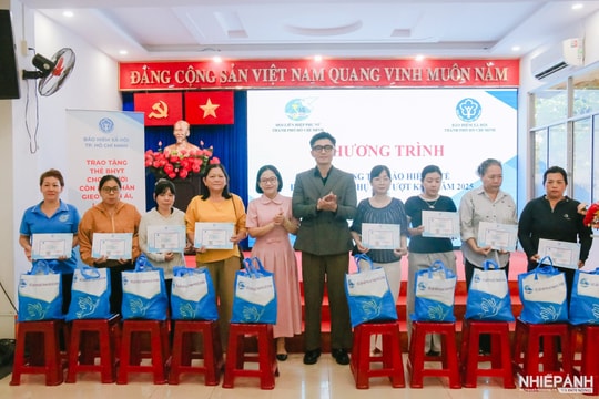TP. HCM: Trao 443 thẻ BHYT cho hội viên phụ nữ có hoàn cảnh khó khăn 