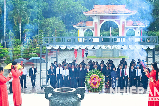 Lãnh đạo tỉnh Cà Mau viếng Khu tưởng niệm Chủ tịch Hồ Chí Minh