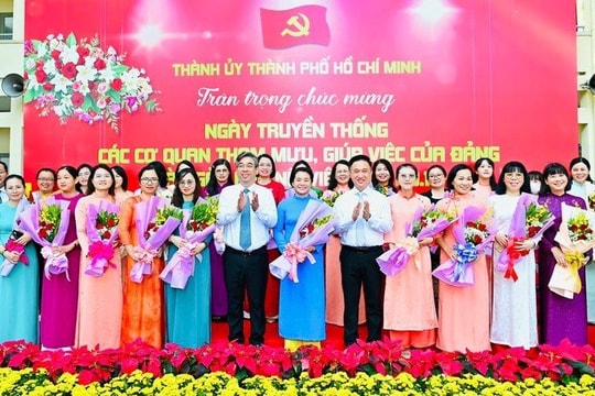 Gặp mặt Ngày Truyền thống các cơ quan tham mưu, giúp việc của Đảng
