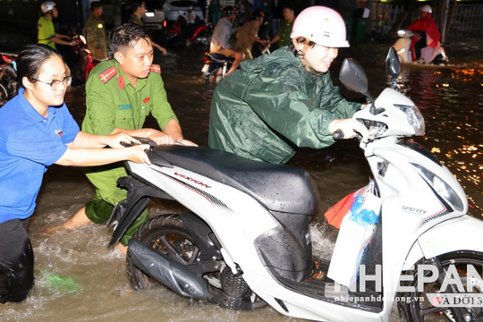 Cần Thơ: Triều cường tiếp tục vượt báo động 3