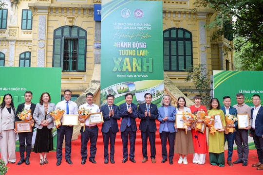 Trao giải Cuộc thi ảnh và khai mạc Triển lãm ảnh “Khoảnh khắc xanh – Hành động xanh – Tương lai xanh” Trao giải Cuộc thi ảnh và khai mạc Triển lãm ảnh “Khoảnh khắc xanh – Hành động xanh – Tương lai xanh”